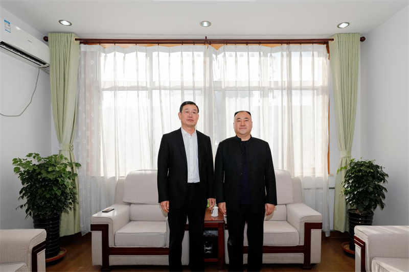 萊西市委書(shū)記莊增大到我集團(tuán)公司走訪慰問(wèn)(圖1)